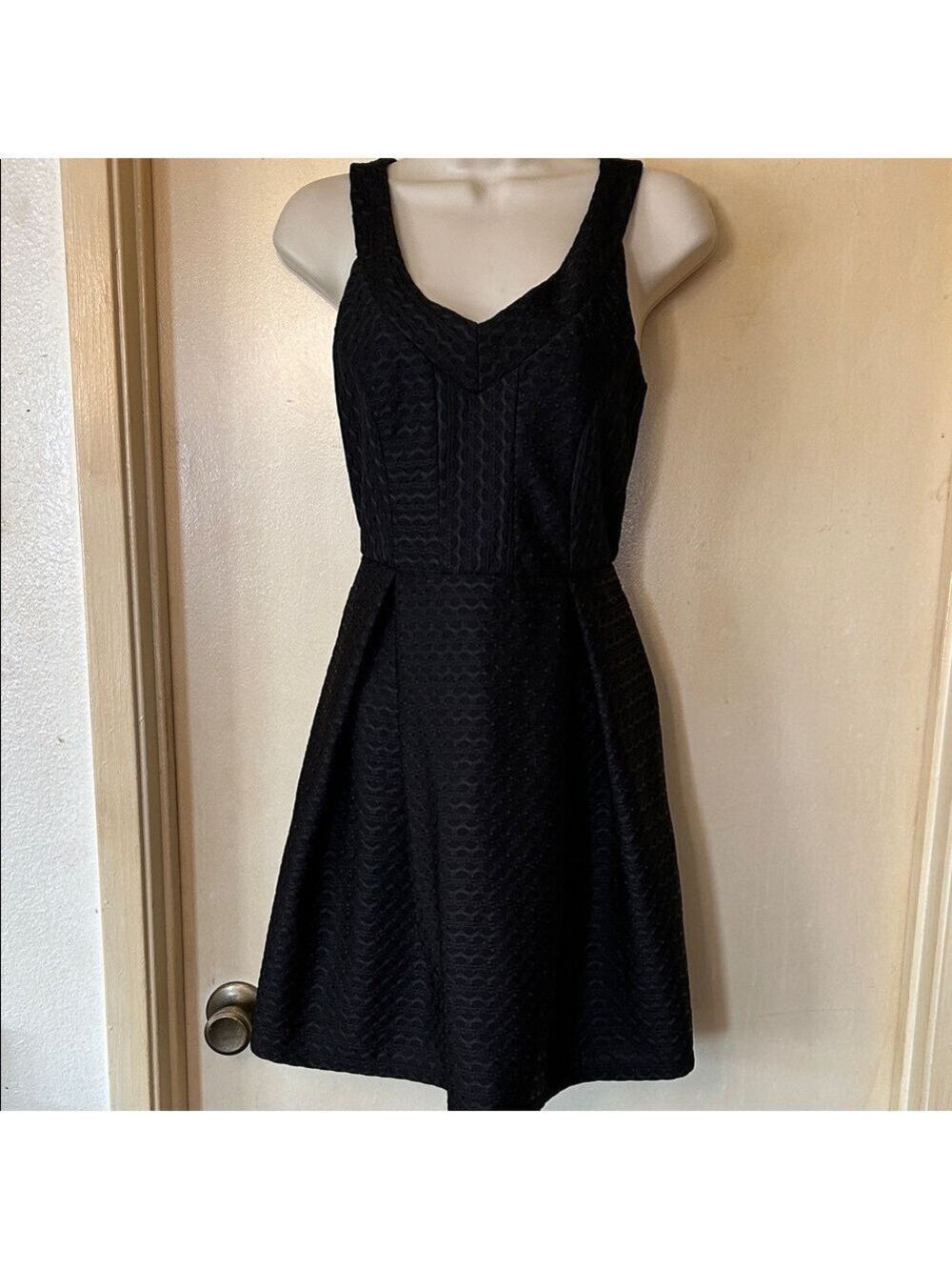 Charlotte Russe Black Sleeveless Textured Mini Dress size M
